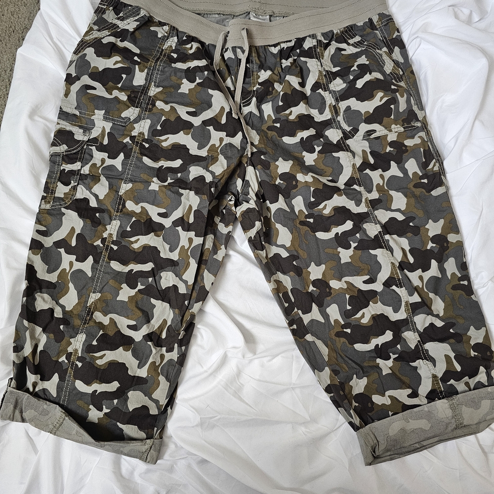 Avenue Camouflage Ankle Pants